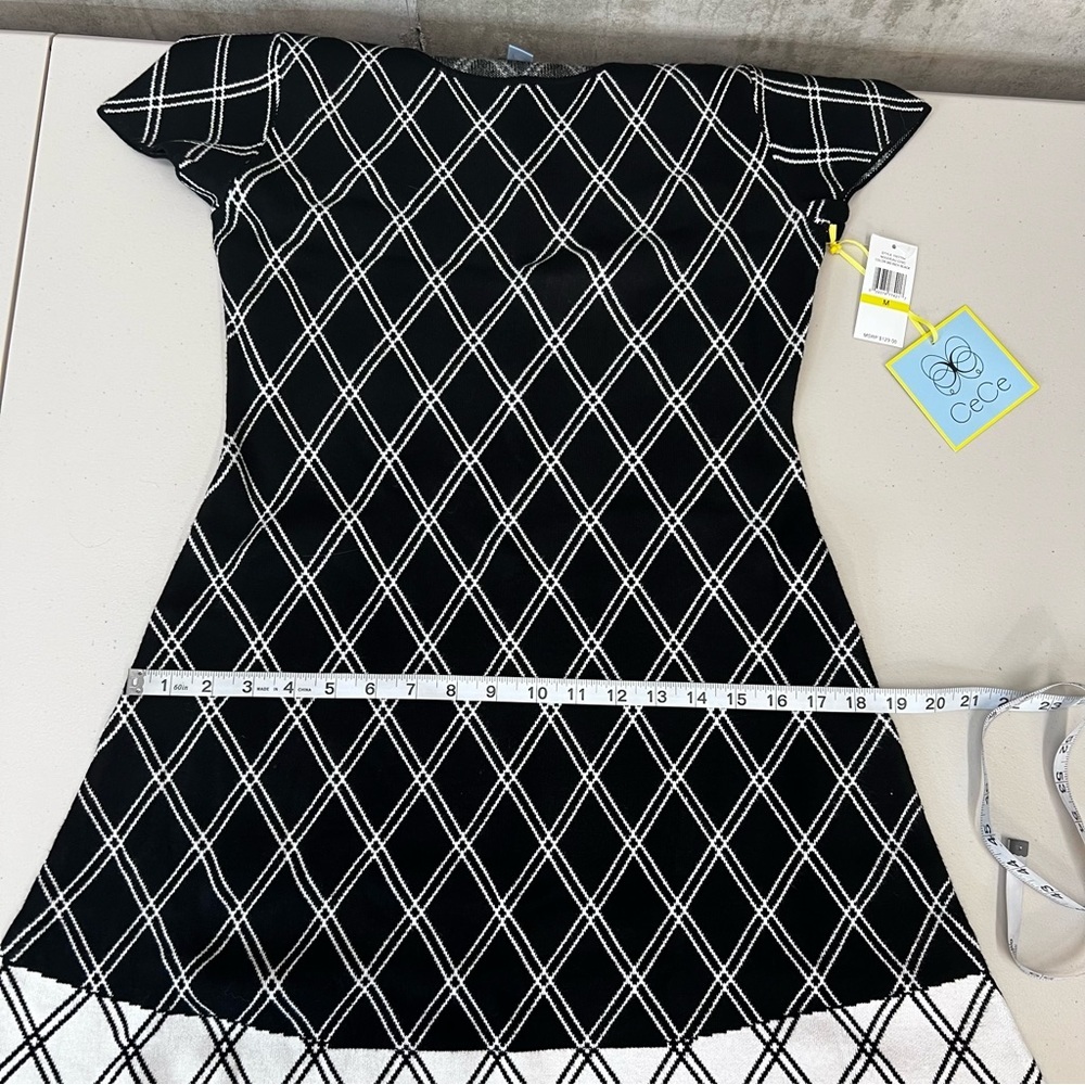 CeCe NWT Knit Short Sleeve Dress Size M - Picture 10 of 10